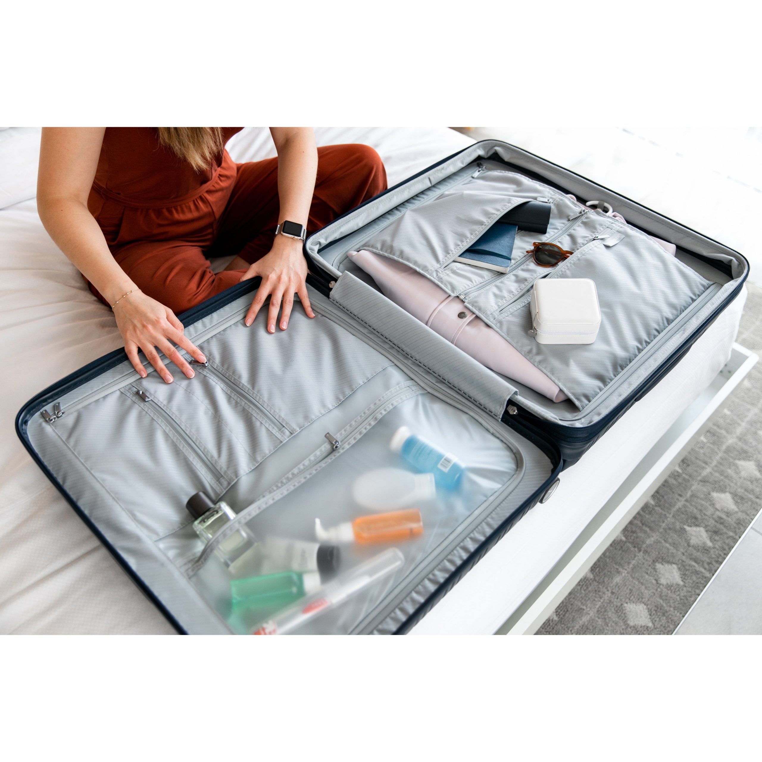 Elevation™ Plus Hardside Medium Glider™ Cypress Green - Image 3