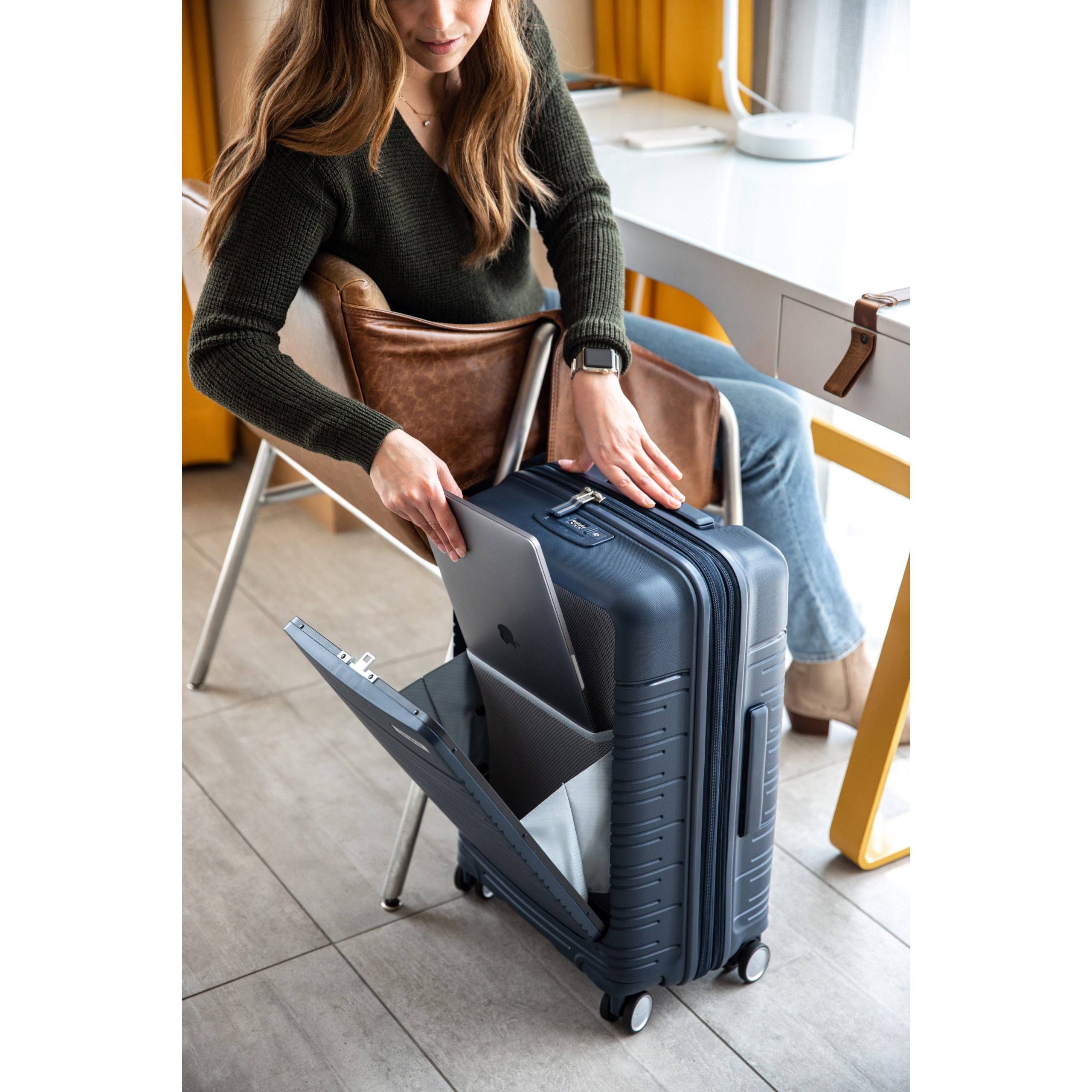 Elevation™ Plus Hardside Carry-On Pro Spinner Midnight Blue - Image 2