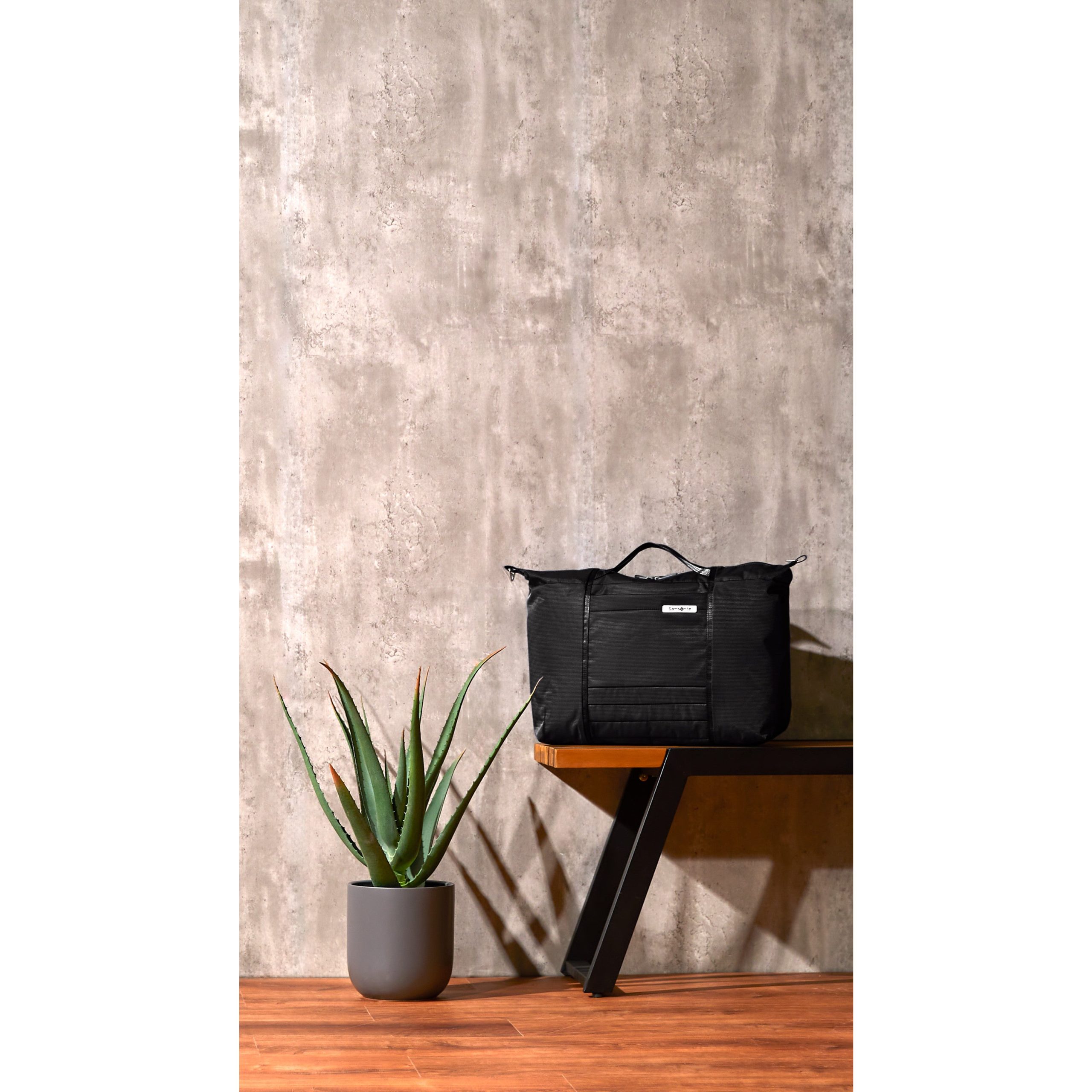 UpLIFT Weekender Duffel Black - Image 8